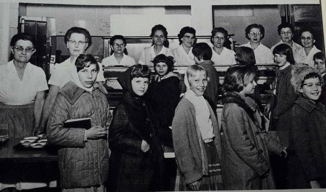 cafeteria line circa 1960 (2)
