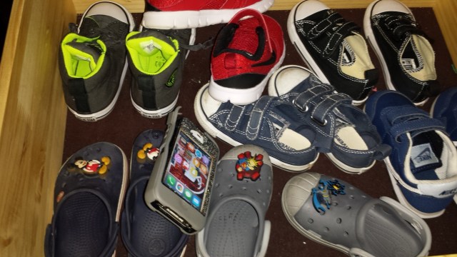 phone-amongst-cole-shoes