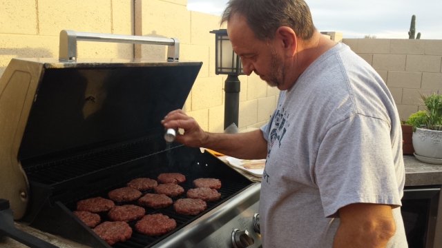 dave-cooking-burgers